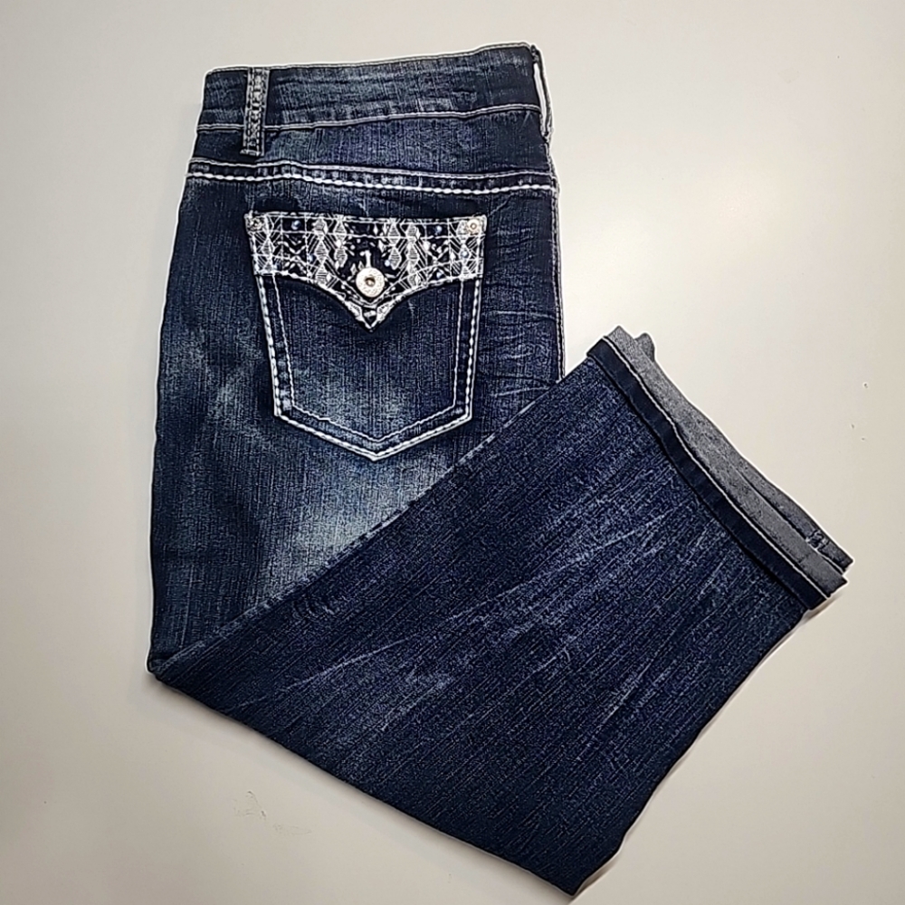 Cato Premium Women's Distressed Capri Jeans  Embroidered Jeweled Pockets Sz 16